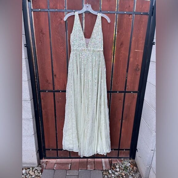 Mac Duggal Sequined Illusion Plunge Neck Formal Gown Mint Size 4 NWT 10700 - Picture 3 of 7